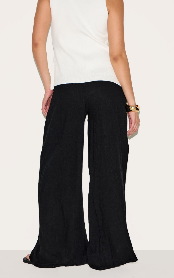 https://cdn-img.prettylittlething.com/1/a/9/f/1a9ff94613941ee50ccf808468cb34d8bc020098_CNM4242_3_black_linen_blend_floaty_pin_tuck_wide_leg_trousers.jpg