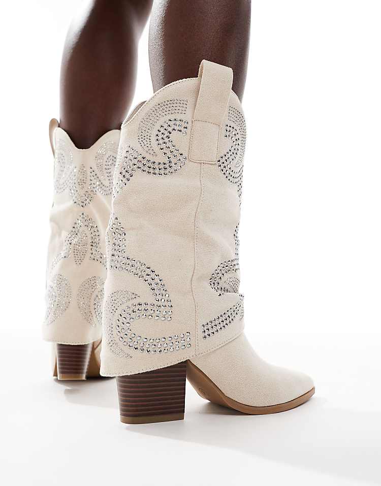 https://images.asos-media.com/products/seqwl-ranch-ruched-detail-western-boots-in-beige-suedette/208536598-4?$n_750w$&wid=750&fit=constrain