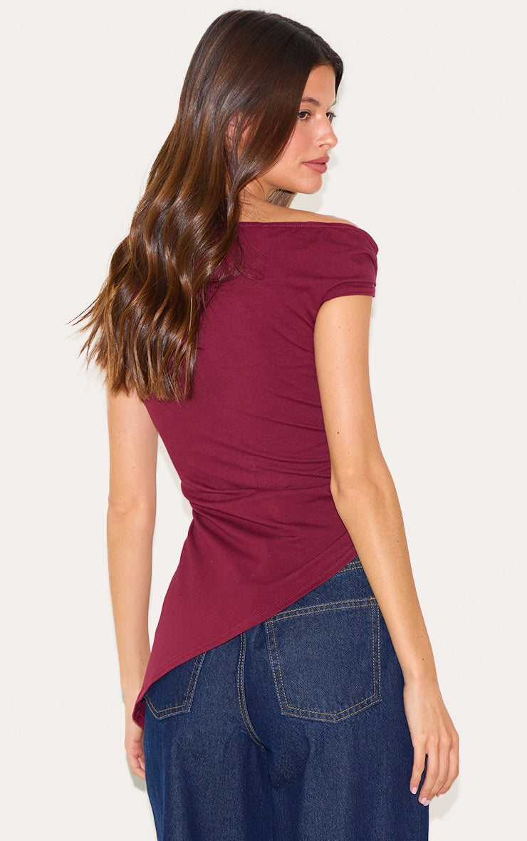 https://cdn-img.prettylittlething.com/7/c/a/8/7ca86f1e331fa653e6699f32b37874194fdcd900_CNL8995_2_wine_asymmetric_shoulder_extreme_longline_top.jpg