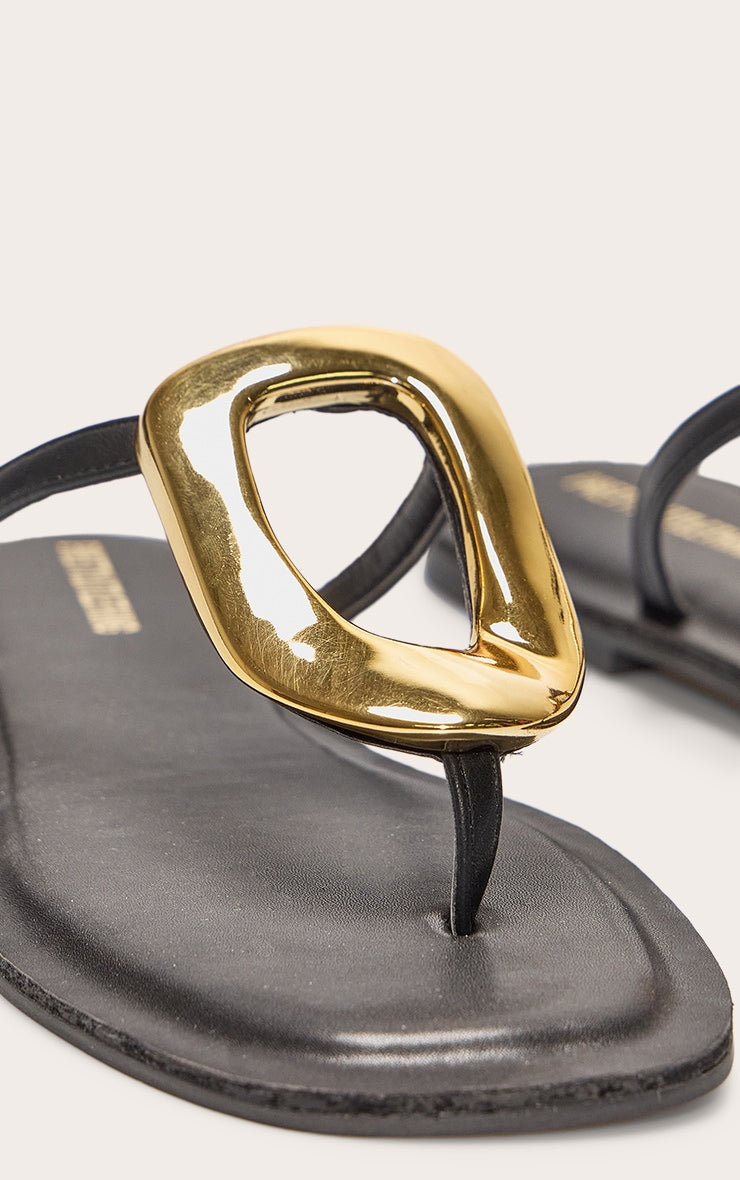 https://cdn-img.prettylittlething.com/8/8/0/3/8803d02dad8e57cea5cb6144ea1b8737bbc568c0_CNL8149_4_black_pu_square_toe_thong_trim_detail_resin_sole_flat_sandals.jpg