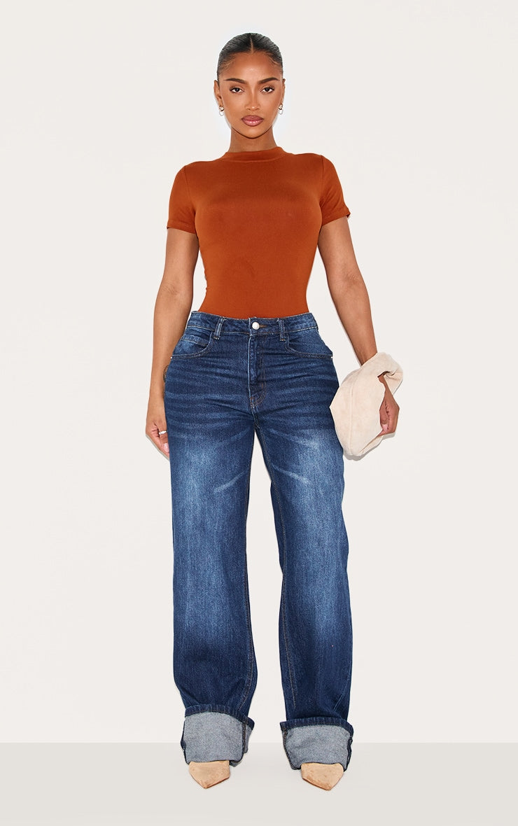 https://cdn-img.prettylittlething.com/9/6/2/5/96257bee25bb01887414794a4bdb863c3bc524d9_CNL9492_3_shape_rust_sculpted_short_sleeve_bodysuit.jpg