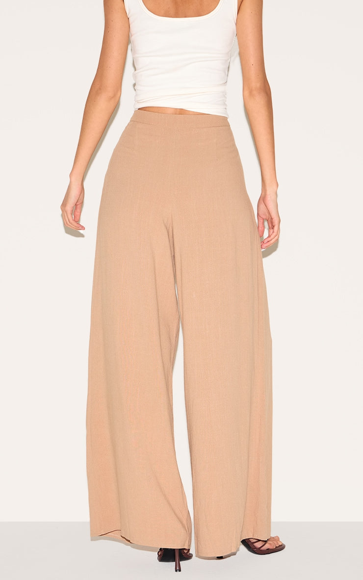 https://cdn-img.prettylittlething.com/a/4/0/2/a40247e9bb52f76627296f96c8f084043214586a_CNM4241_3_mocha_linen_blend_floaty_pin_tuck_wide_leg_trousers.jpg