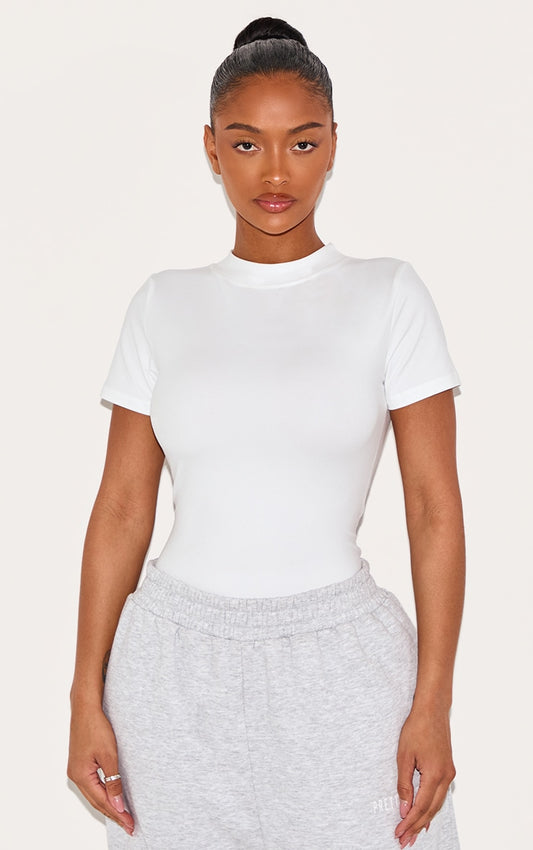 https://cdn-img.prettylittlething.com/a/7/0/e/a70e6c4590276b88ca77a7a5ff8b81c79b4e98c4_CNJ7652_1_shape_white_sculpted_short_sleeve_bodysuit.jpg