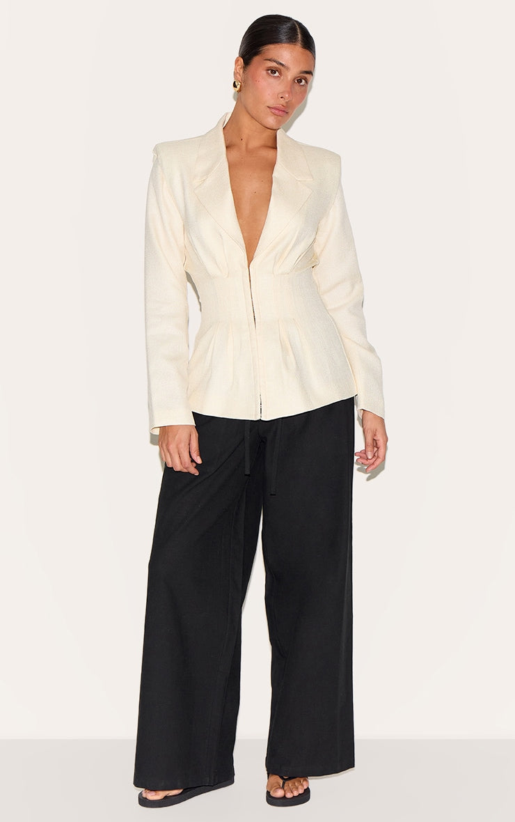 https://cdn-img.prettylittlething.com/b/0/2/5/b02570f889976a880edc10fd64fb41ac816a5d24_CNM3491_3_petite_cream_cinched_waist_blazer.jpg