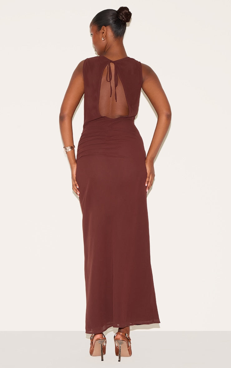 https://cdn-img.prettylittlething.com/b/c/3/1/bc3198c76ba88efc18842ba318be1ce302307ac8_CNM5969_2_chocolate_chiffon_keyhole_ruched_detail_maxi_dress.jpg