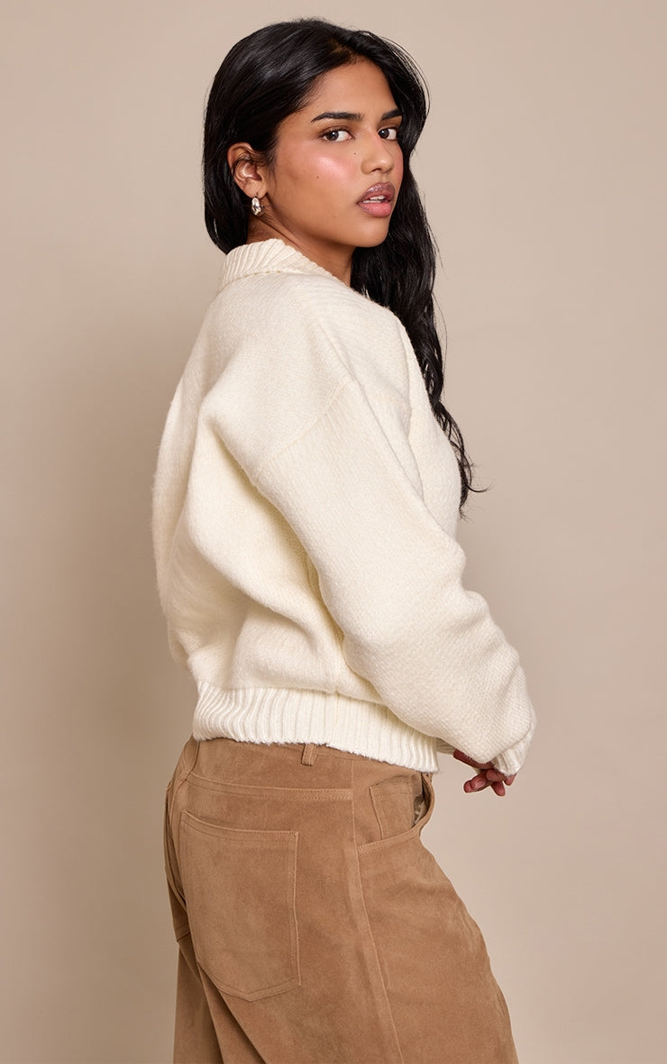 https://cdn-img.prettylittlething.com/c/2/2/1/c2218a6171c70828947503d9f0a8cfa6dfd29843_CNP1412_2_petite_cream_knitted_zip_up_bomber_jacket.jpg