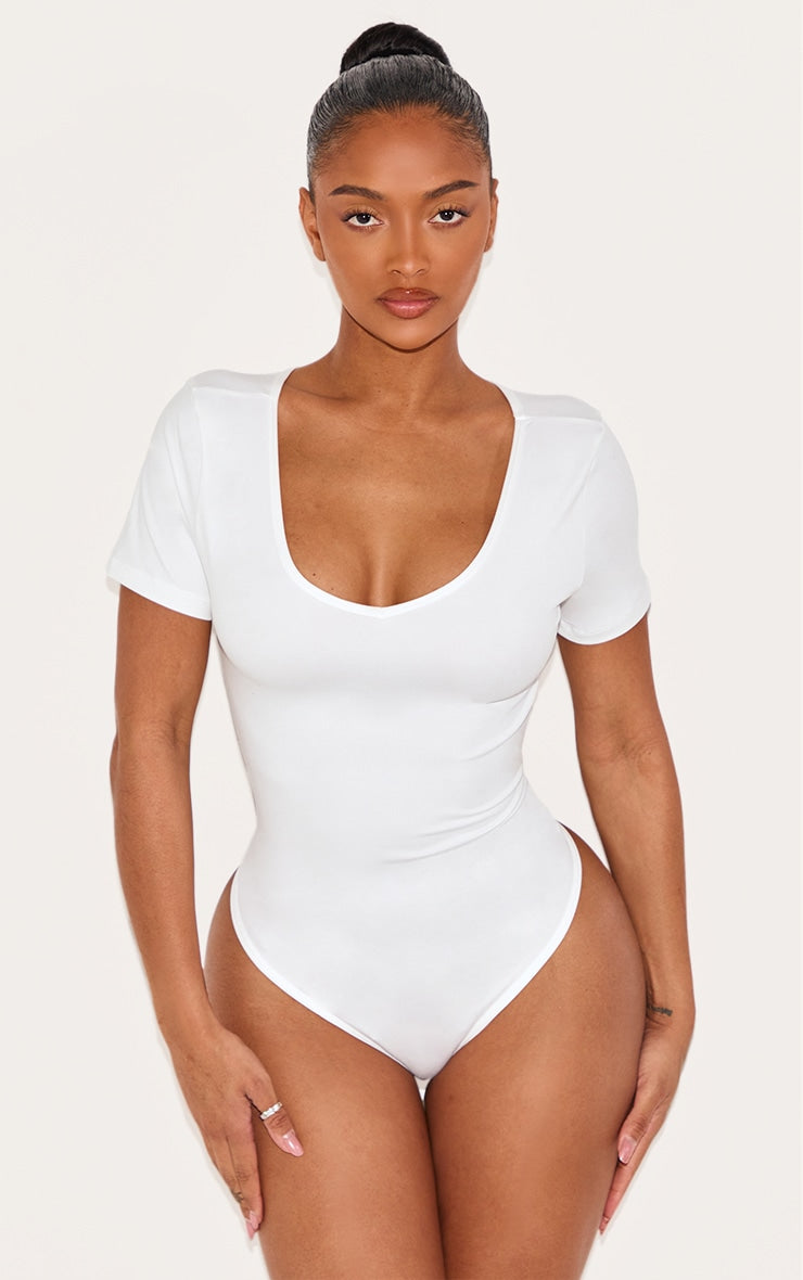 https://cdn-img.prettylittlething.com/d/c/2/3/dc23a43f0bc8d6105349a47044e4cf43488a47c0_CNJ7650_2_shape_white_sculpted_v_neck_short_sleeve_bodysuit.jpg