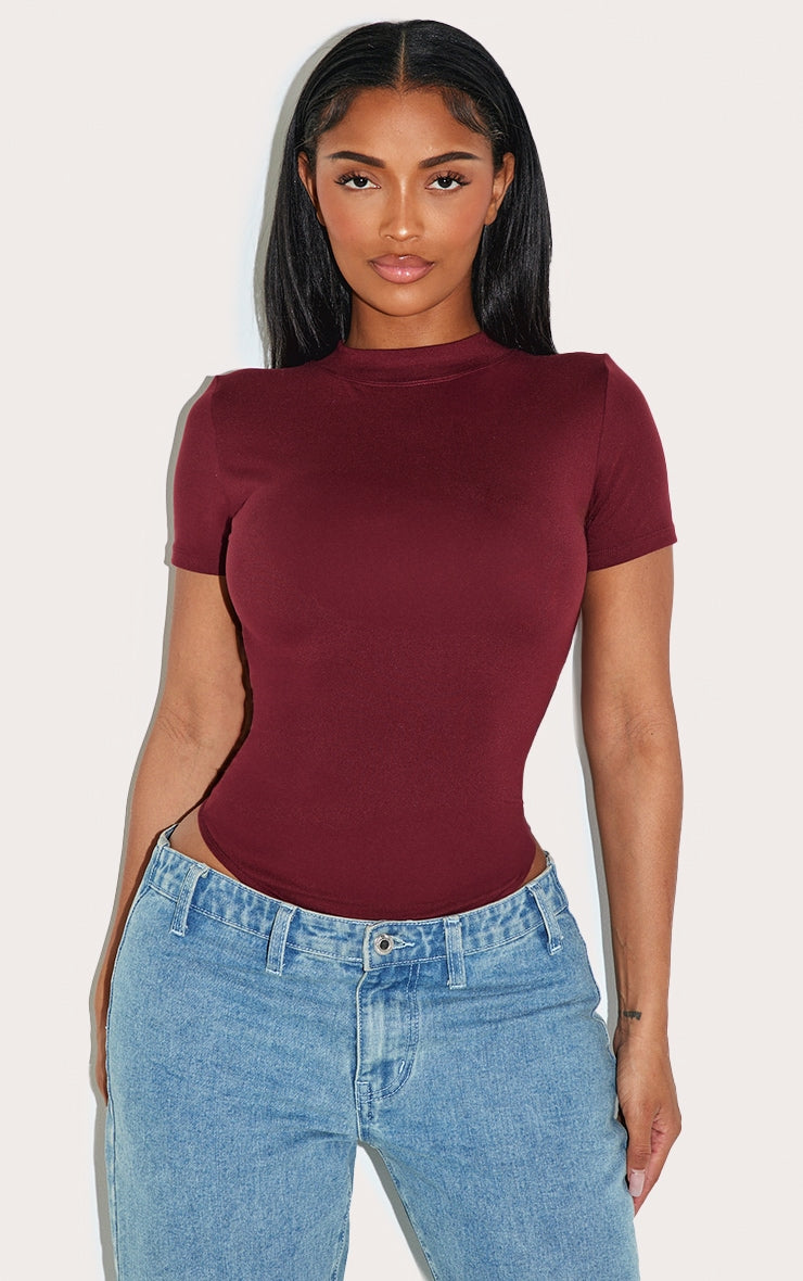 https://cdn-img.prettylittlething.com/d/f/8/0/df8041a8a1ba7c0113e08c12f4336449b9987a8e_CNL9499_1_shape_burgundy_sculpted_short_sleeve_bodysuit.jpg