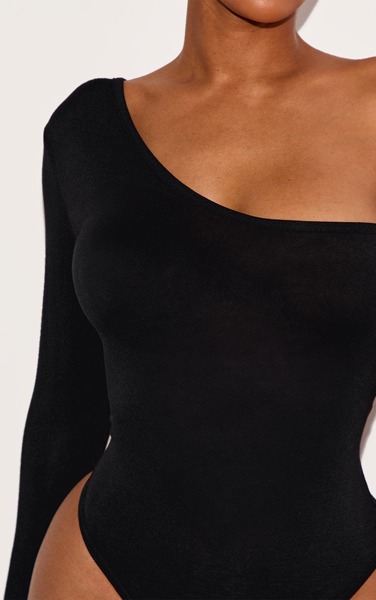 https://cdn-img.prettylittlething.com/e/2/5/7/e257bd7c0889adee4482237cd3b5587bee4a5c29_CME0529_4_shape_black_jersey_one_shoulder_bodysuit.jpg