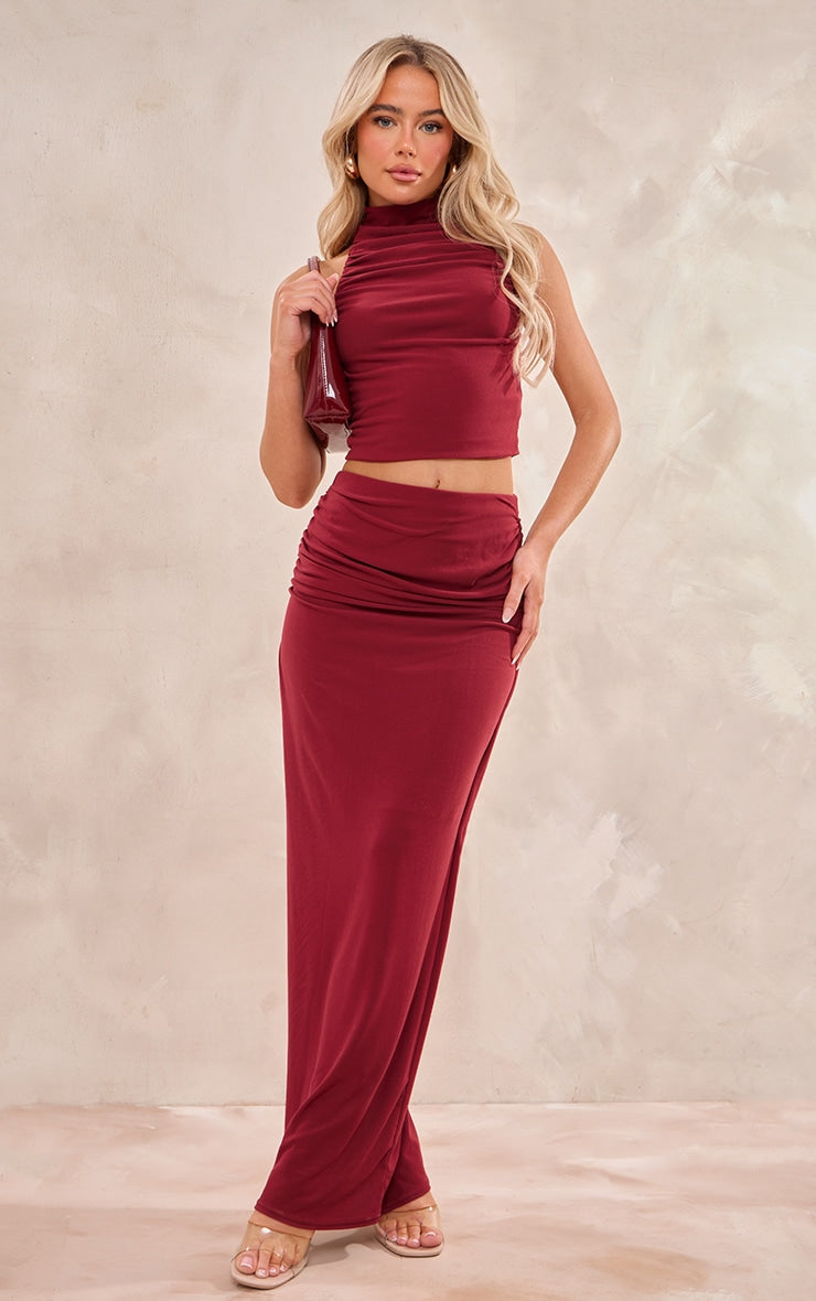 https://cdn-img.prettylittlething.com/e/7/0/e/e70e9af86922d07a546b552864ec7e6924f003b8_CNI4956_1_burgundy_soft_touch_ruched_back_maxi_skirt.jpg