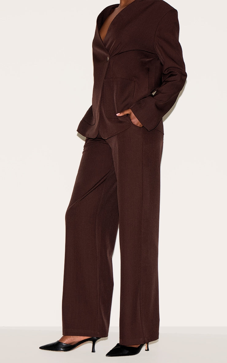 https://cdn-img.prettylittlething.com/f/f/1/5/ff15f8e3dc9bf863ad9589a84fc840f4dae8aa96_CNM1898_2_dark_brown_tailored_woven_mid_rise_trousers.jpg